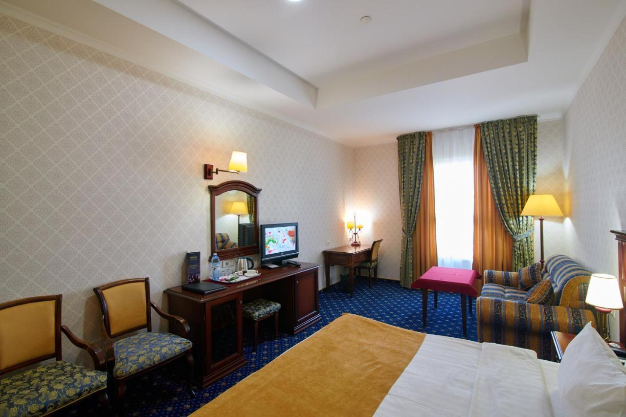 Grand Hotel Victory Актау Екстериор снимка A room at the hotel