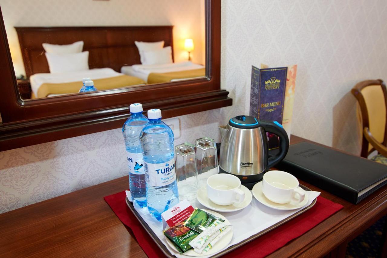 Grand Hotel Victory Актау Екстериор снимка A kettle in a hotel room