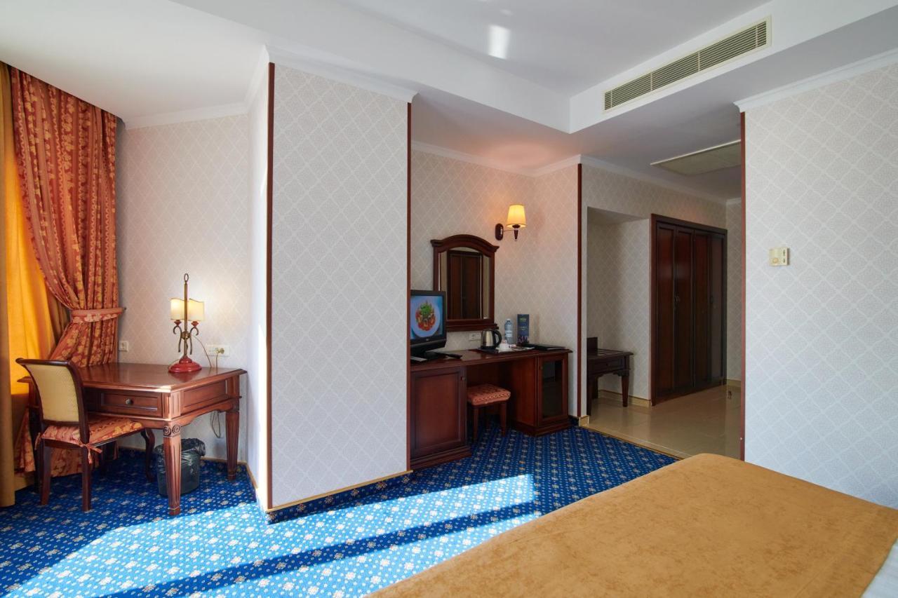 Grand Hotel Victory Актау Екстериор снимка A room at the hotel