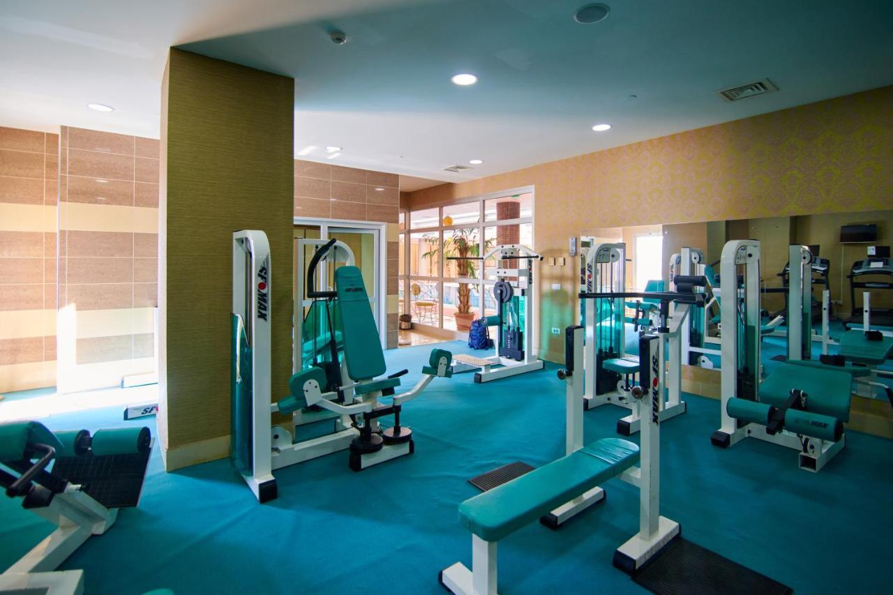 Grand Hotel Victory Актау Екстериор снимка A gym at a hotel