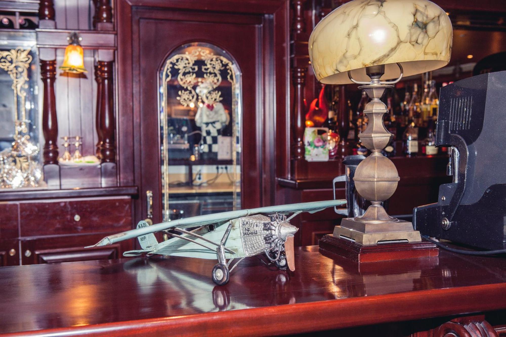 Grand Hotel Victory Актау Екстериор снимка The bar at the 1905