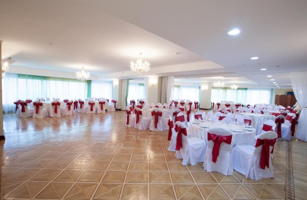 Grand Hotel Victory Актау Екстериор снимка A banquet hall
