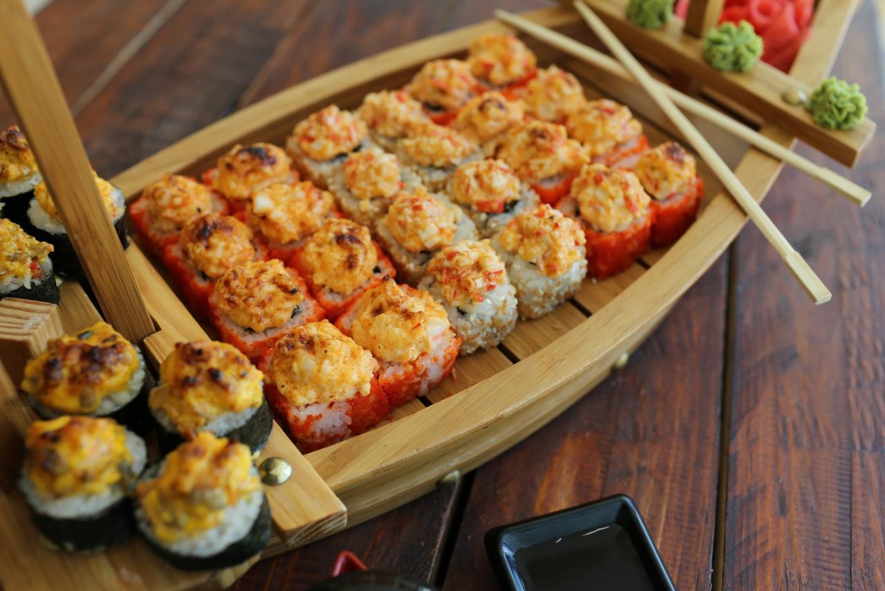 Grand Hotel Victory Актау Екстериор снимка Baked sushi