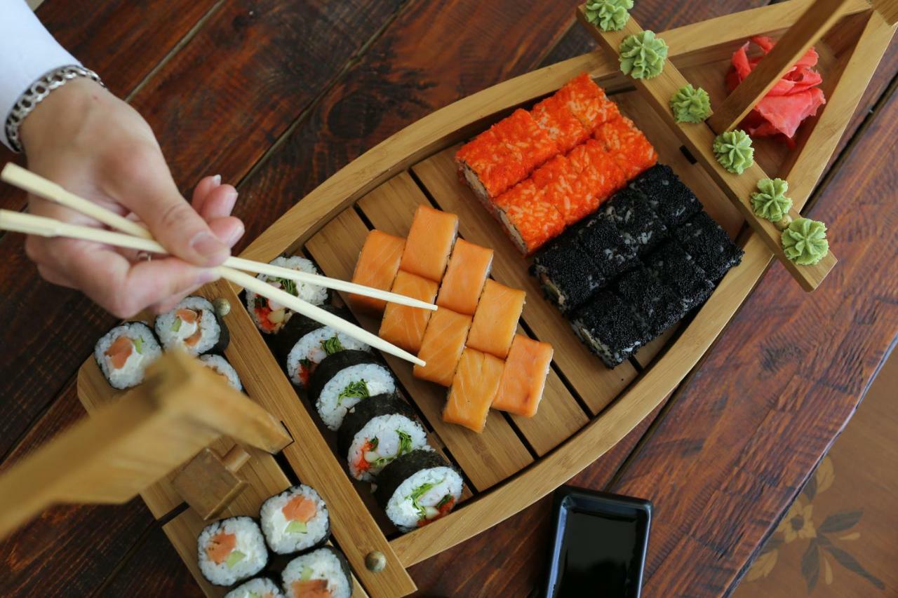 Grand Hotel Victory Актау Екстериор снимка Sushi